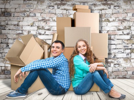 Local removals team preparing a Docklands home move